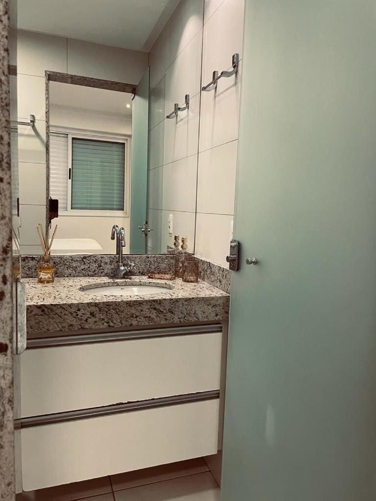 شقة 2 Qts.| 4 Hosp. | Ao Lado Do Goiania Shopping المظهر الخارجي الصورة